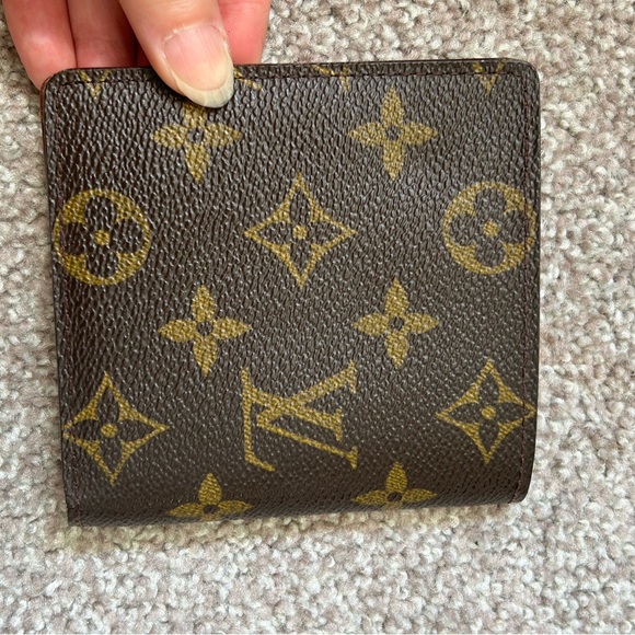 Louis Vuitton bifold wallet for men - Picture 9 of 11